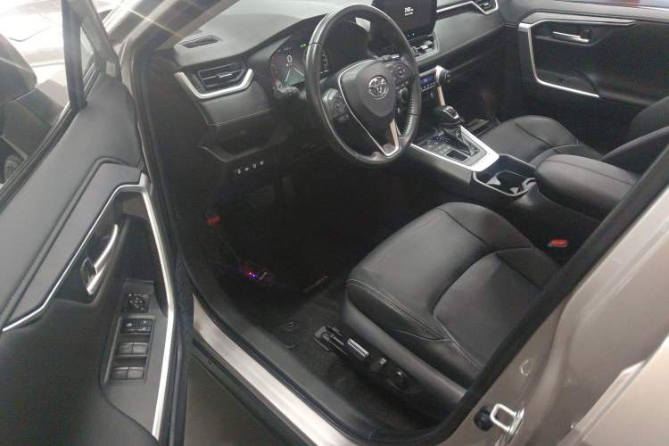 Used Toyota Wildlander 2023 2.0L CVT Four-Wheel Drive Luxury PLUS Edition Interior 3