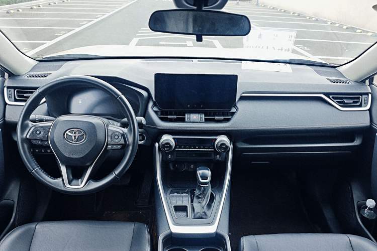 Used Toyota Wildlander 2023 2.0L CVT Four-Wheel Drive Luxury PLUS Edition Interior 4