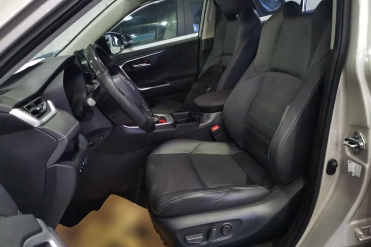 Used Toyota Wildlander 2023 Dual-Motor 2.5L E-CVT Two-Wheel Drive Luxury PLUS Edition Left Front Seat