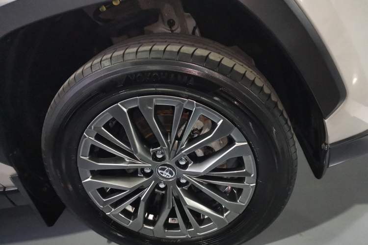 Used Toyota Wildlander 2023 Dual-Motor 2.5L E-CVT Two-Wheel Drive Luxury PLUS Edition Left Front Wheel Hub