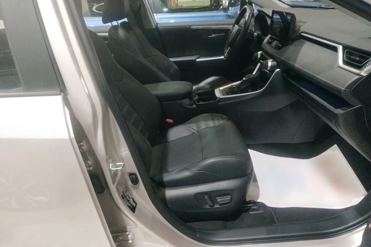 Used Toyota Wildlander 2023 Dual-Motor 2.5L E-CVT Four-Wheel Drive Prestige Edition Right Front Seat
