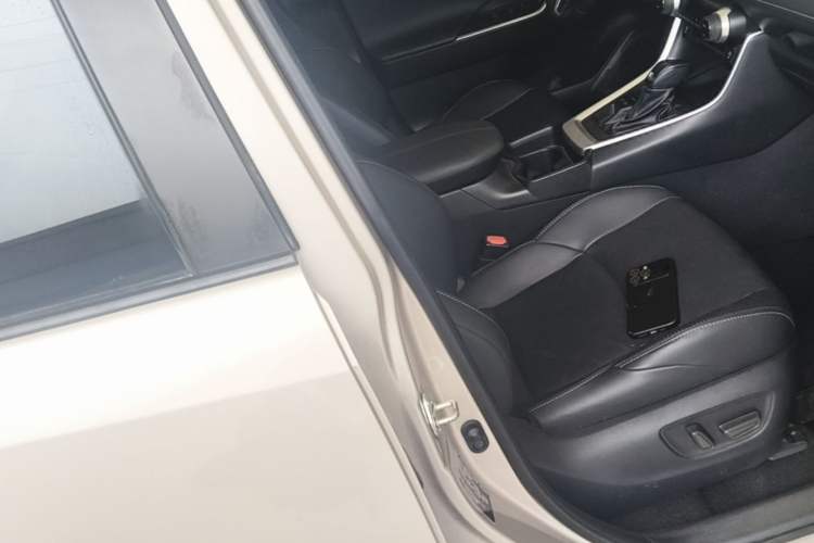Used Toyota Wildlander 2023 2.0L CVT Four-Wheel Drive Luxury PLUS Edition Right Front Seat