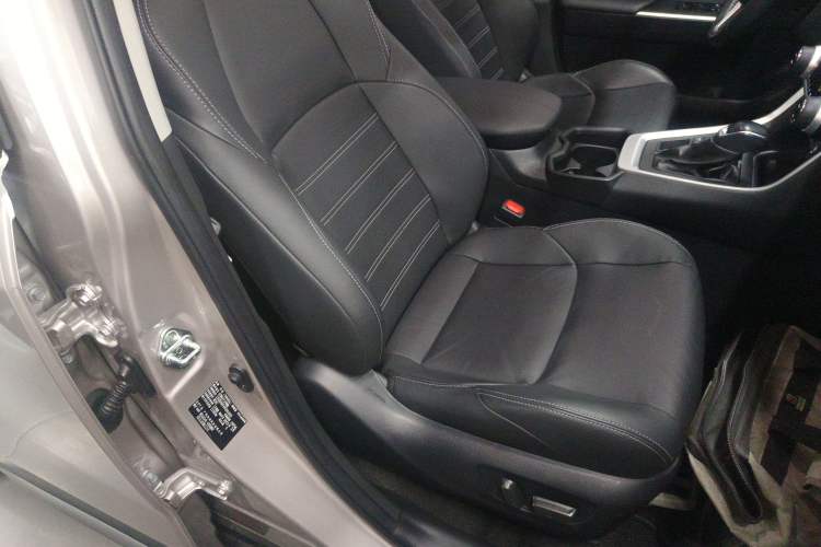 Used Toyota Wildlander 2023 2.0L CVT Four-Wheel Drive Luxury PLUS Edition Right Front Seat