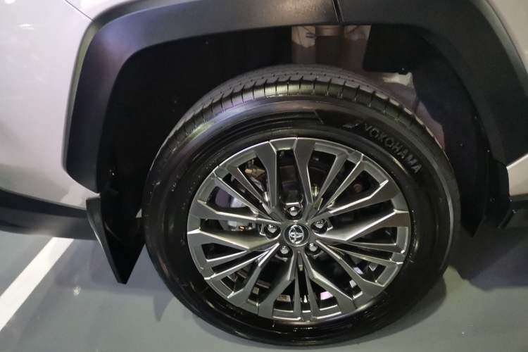 Used Toyota Wildlander 2023 Dual-Motor 2.5L E-CVT Two-Wheel Drive Luxury PLUS Edition Right Rear Wheel Hub