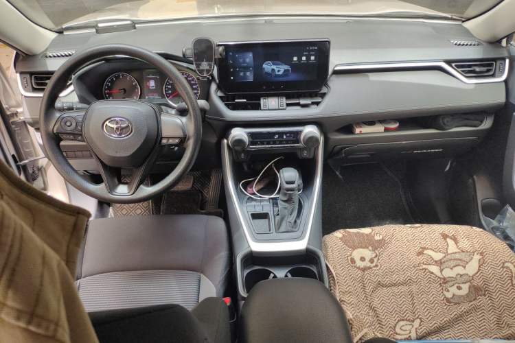 Used Toyota Wildlander 2023 2.0L CVT Two-Wheel Drive Leading Edition Center Console