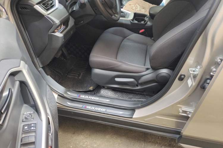 Used Toyota Wildlander 2023 2.0L CVT Two-Wheel Drive Leading Edition Driver Seat
