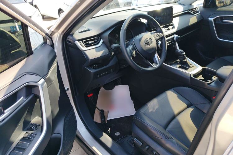 Used Toyota Wildlander 2023 2.0L CVT Two-Wheel Drive Luxury PLUS Edition Driver Seat