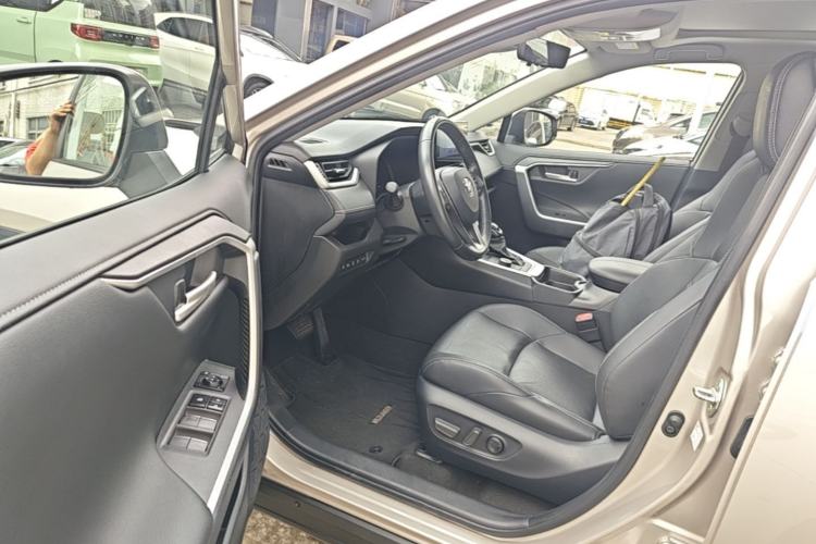 Used Toyota Wildlander 2023 Dual-Motor 2.5L E-CVT Four-Wheel Drive Prestige Edition Driver Seat
