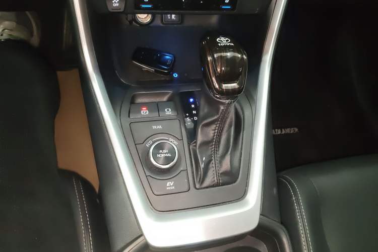 Used Toyota Wildlander 2023 Dual-Motor 2.5L E-CVT Four-Wheel Drive Prestige Edition Gear Lever