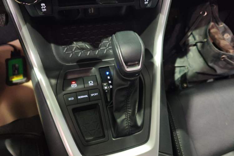 Used Toyota Wildlander 2023 2.0L CVT Two-Wheel Drive Luxury PLUS Edition Gear Lever