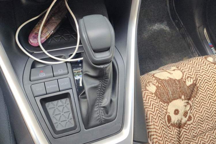 Used Toyota Wildlander 2023 2.0L CVT Two-Wheel Drive Leading Edition Gear Lever