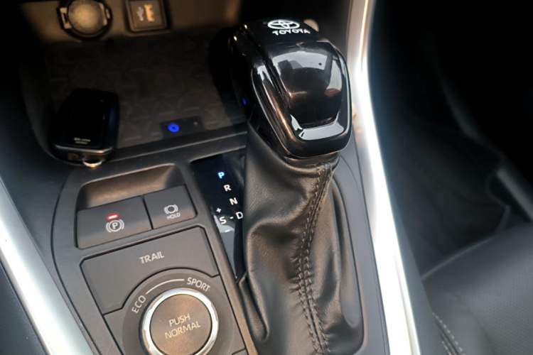 Used Toyota Wildlander 2023 Dual-Motor 2.5L E-CVT Four-Wheel Drive Prestige Edition Gear Lever
