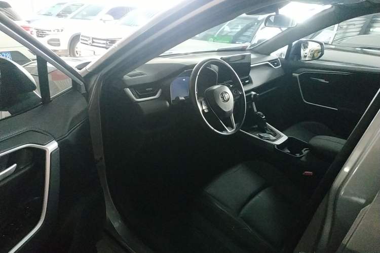 Used Toyota Wildlander 2023 2.0L CVT Four-Wheel Drive Luxury PLUS Edition Interior 3