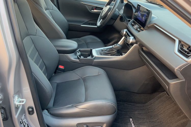 Used Toyota Wildlander 2023 Dual-Motor 2.5L E-CVT Four-Wheel Drive Prestige Edition Interior 3