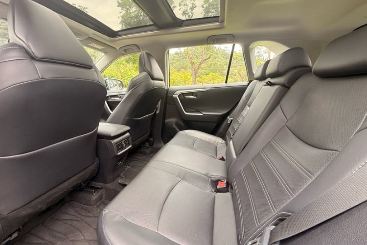 Used Toyota Wildlander 2023 Dual-Motor 2.5L E-CVT Four-Wheel Drive Prestige Edition Interior 3