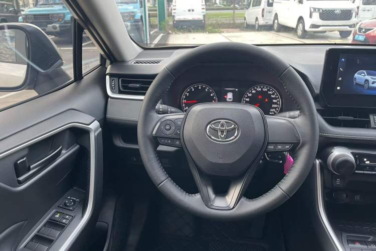 Used Toyota Wildlander 2023 2.0L CVT Two-Wheel Drive Leading Edition Interior 4