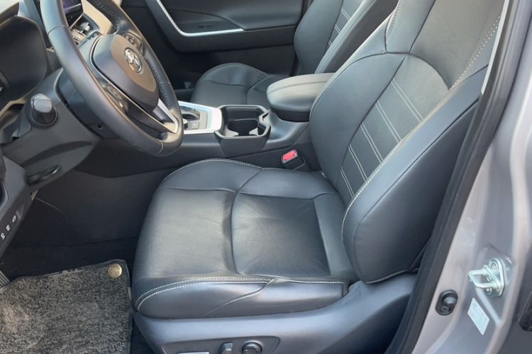 Used Toyota Wildlander 2023 Dual-Motor 2.5L E-CVT Four-Wheel Drive Prestige Edition Interior 4