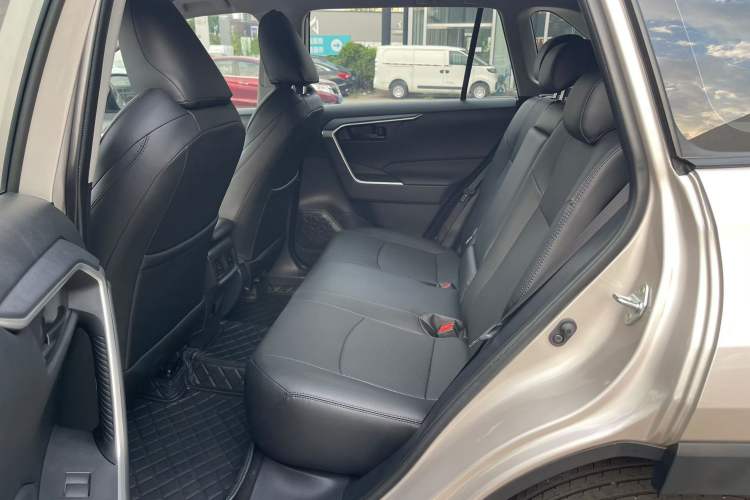 Used Toyota Wildlander 2023 2.0L CVT Two-Wheel Drive Leading Edition Interior 5