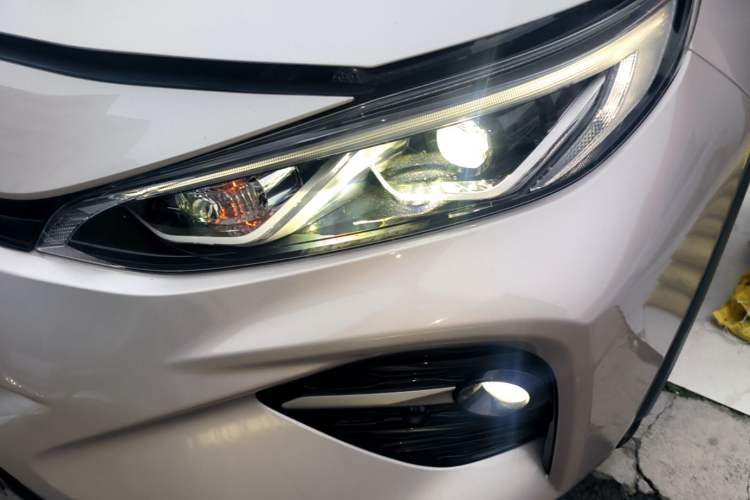 Used Toyota Wildlander 2023 Dual-Motor 2.5L E-CVT Four-Wheel Drive Prestige Edition Left Front Headlight