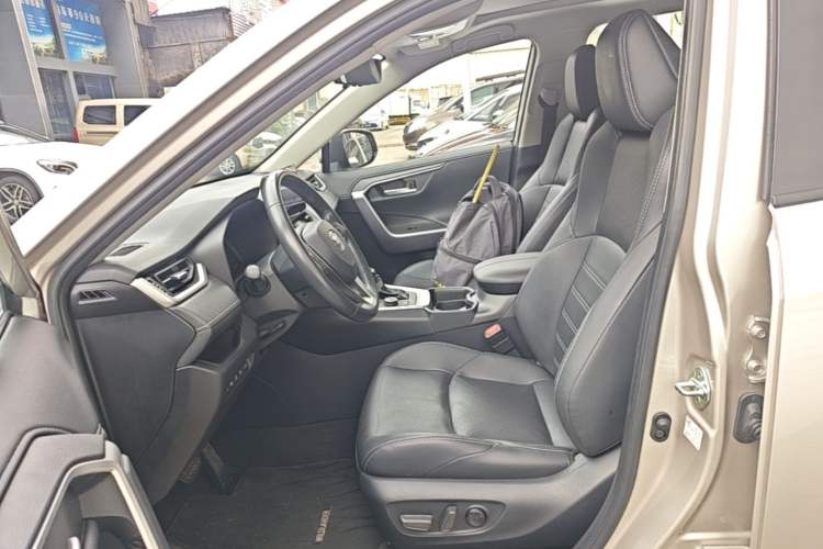 Used Toyota Wildlander 2023 Dual-Motor 2.5L E-CVT Four-Wheel Drive Prestige Edition Left Front Seat