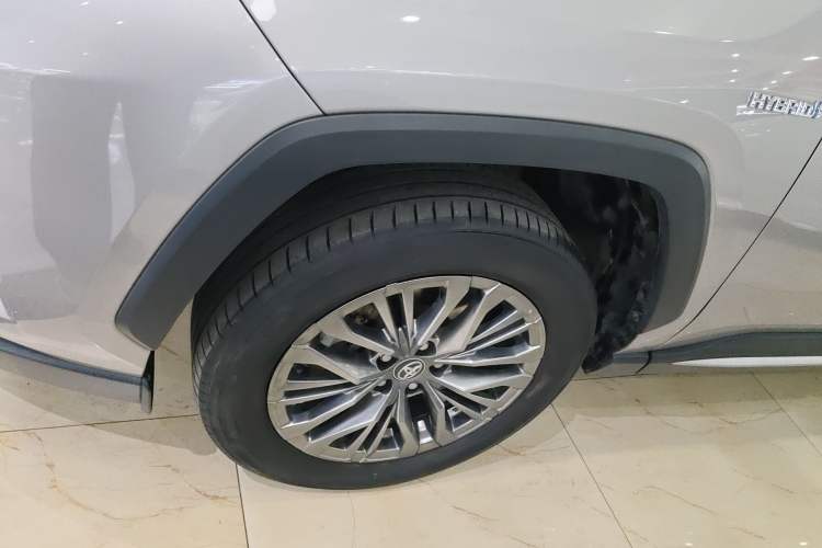 Used Toyota Wildlander 2023 Dual-Motor 2.5L E-CVT Four-Wheel Drive Prestige Edition Left Front Wheel Hub