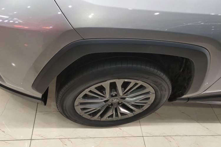 Used Toyota Wildlander 2023 Dual-Motor 2.5L E-CVT Four-Wheel Drive Prestige Edition Left Front Wheel Hub