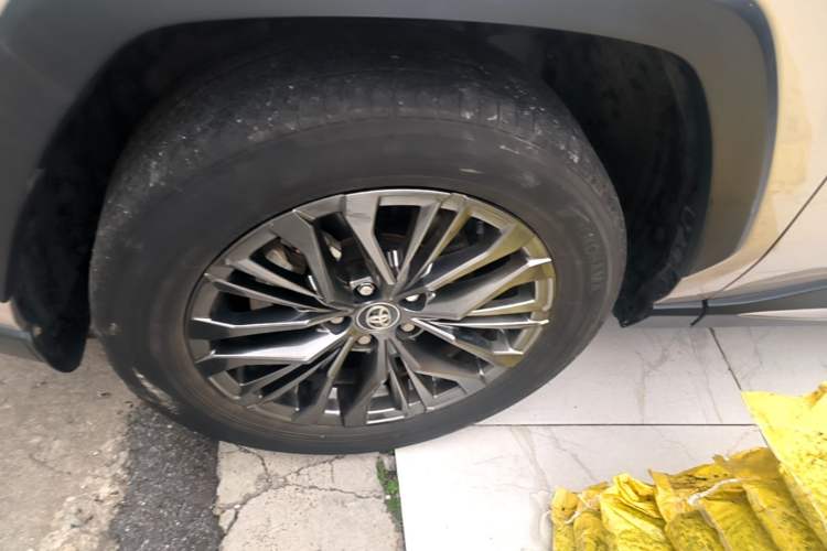 Used Toyota Wildlander 2023 Dual-Motor 2.5L E-CVT Four-Wheel Drive Prestige Edition Left Front Wheel Hub