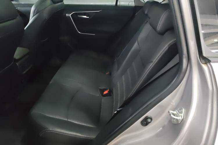 Used Toyota Wildlander 2023 Dual-Motor 2.5L E-CVT Four-Wheel Drive Prestige Edition Left Rear Seat