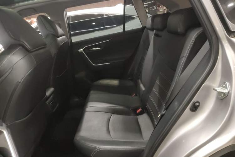 Used Toyota Wildlander 2023 Dual-Motor 2.5L E-CVT Four-Wheel Drive Prestige Edition Left Rear Seat