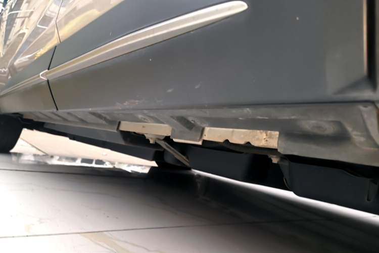 Used Toyota Wildlander 2023 Dual-Motor 2.5L E-CVT Four-Wheel Drive Prestige Edition Left Side Sill