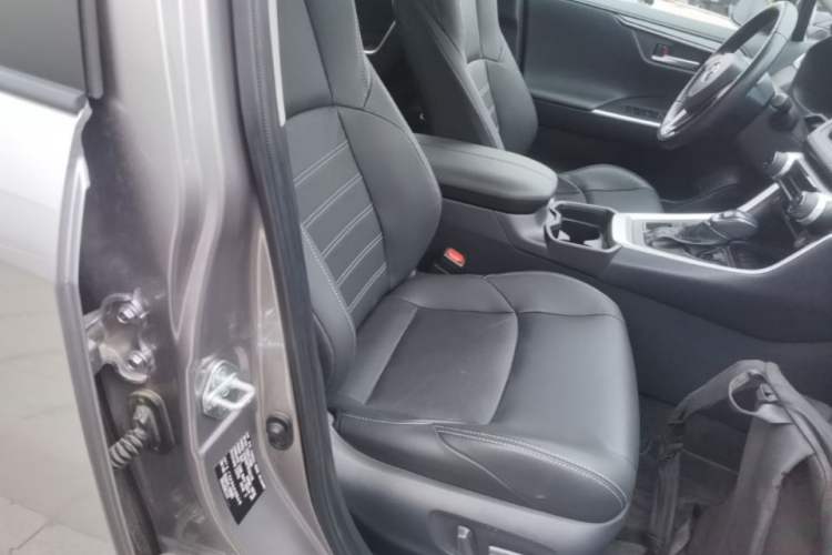Used Toyota Wildlander 2023 2.0L CVT Four-Wheel Drive Luxury PLUS Edition Right Front Seat
