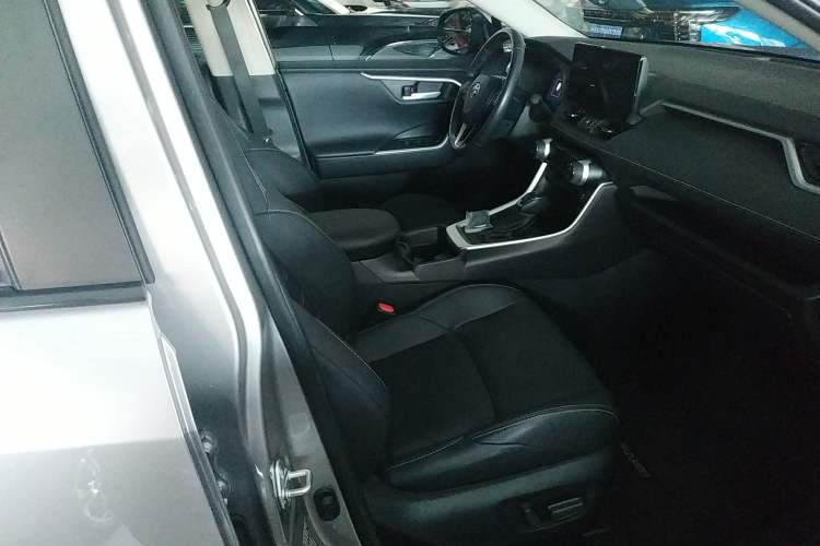 Used Toyota Wildlander 2023 2.0L CVT Four-Wheel Drive Luxury PLUS Edition Right Front Seat