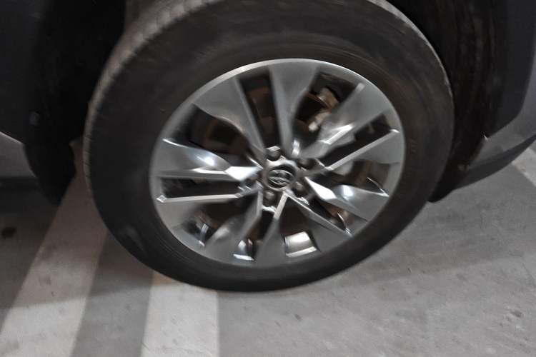Used Toyota Wildlander 2023 2.0L CVT Two-Wheel Drive Urban Edition Right Front Wheel Hub