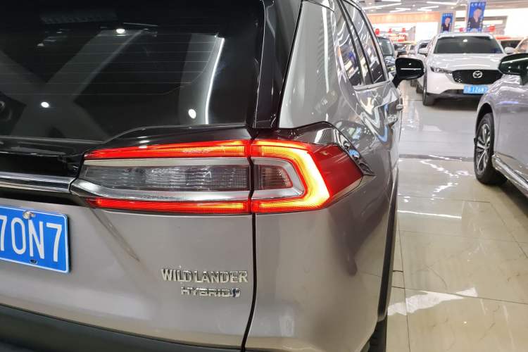 Used Toyota Wildlander 2023 Dual-Motor 2.5L E-CVT Four-Wheel Drive Prestige Edition Right Rear Taillight