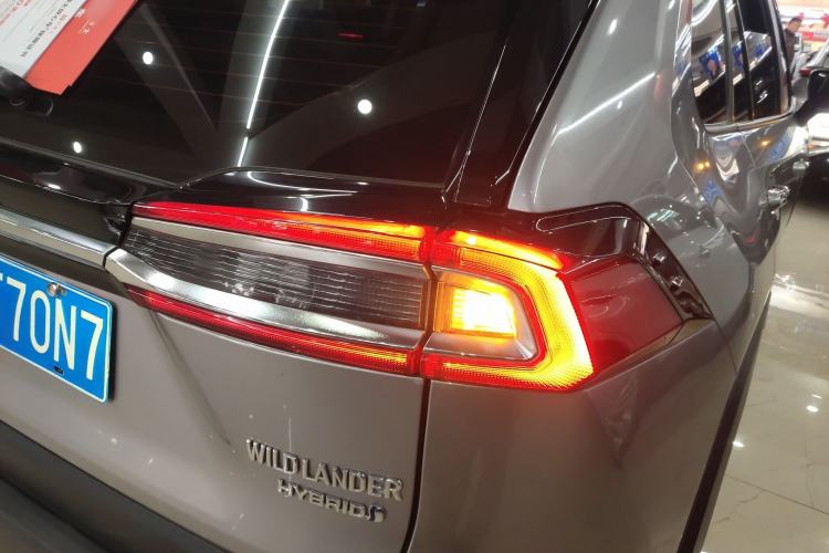 Used Toyota Wildlander 2023 Dual-Motor 2.5L E-CVT Four-Wheel Drive Prestige Edition Right Rear Taillight
