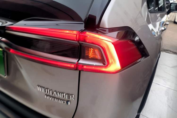 Used Toyota Wildlander 2023 Dual-Motor 2.5L E-CVT Four-Wheel Drive Prestige Edition Right Rear Taillight