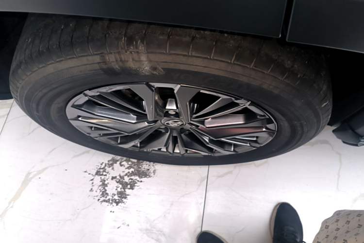 Used Toyota Wildlander 2023 Dual-Motor 2.5L E-CVT Four-Wheel Drive Prestige Edition Right Rear Wheel Hub