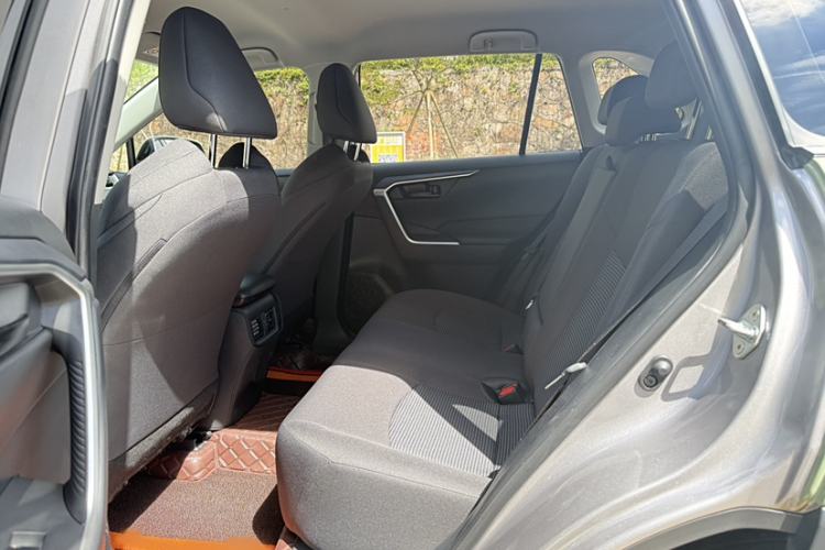 Used Toyota Wildlander 2023 2.0L CVT Two-Wheel Drive Leading Edition Interior 4