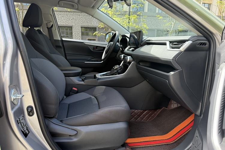 Used Toyota Wildlander 2023 2.0L CVT Two-Wheel Drive Leading Edition Interior 8
