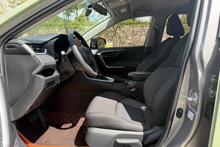 Used Toyota Wildlander 2023 2.0L CVT Two-Wheel Drive Leading Edition Left Front Seat