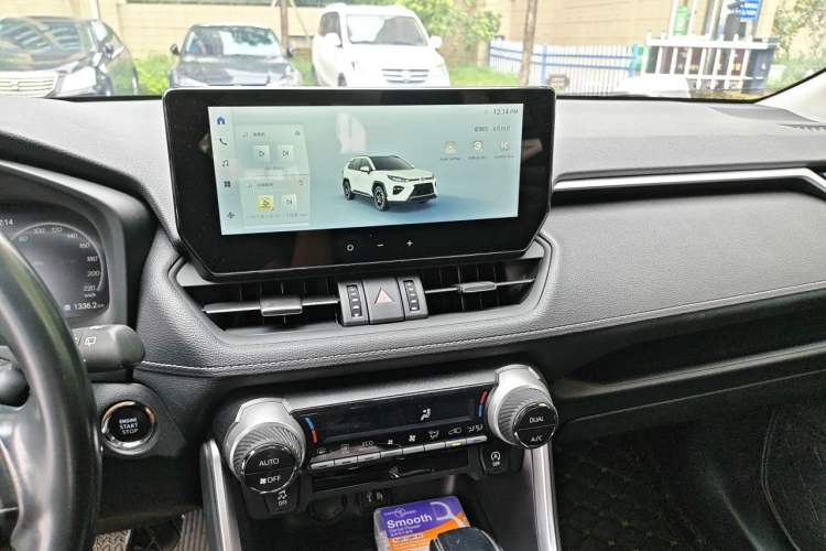 Used Toyota Wildlander 2023 2.0L CVT Two-Wheel Drive Luxury PLUS Edition Audio And AC Panel