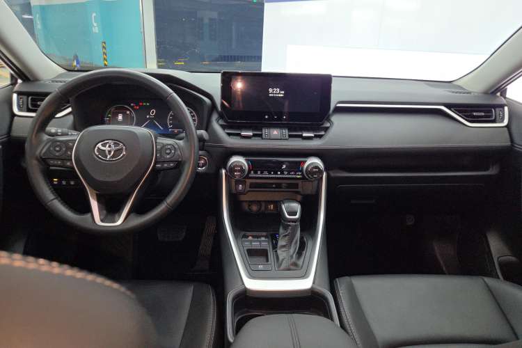 Used Toyota Wildlander 2023 Dual-Motor 2.5L E-CVT Two-Wheel Drive Luxury PLUS Edition Center Console