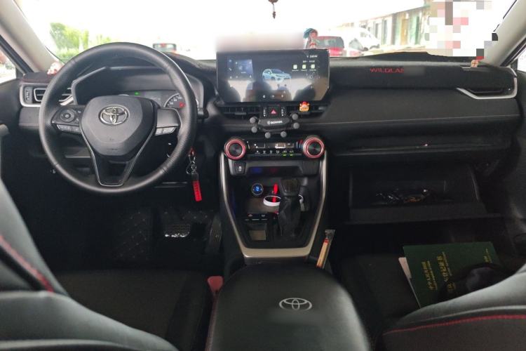 Used Toyota Wildlander 2023 2.0L CVT Two-Wheel Drive Leading Edition Center Console