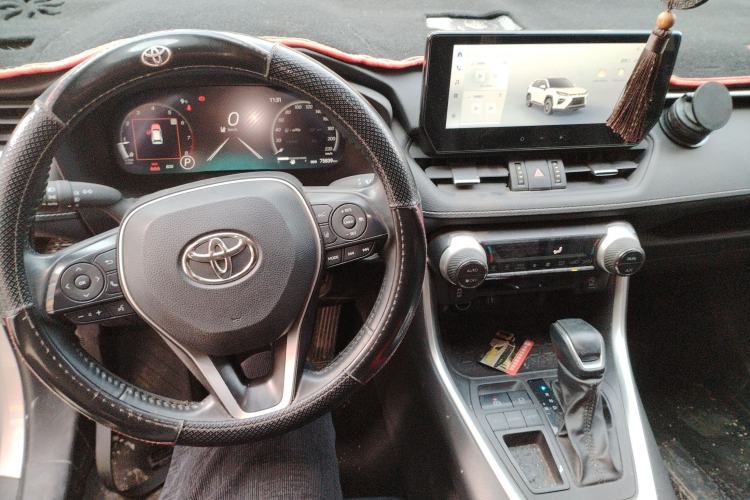 Used Toyota Wildlander 2023 2.0L CVT Two-Wheel Drive Luxury PLUS Edition Center Console