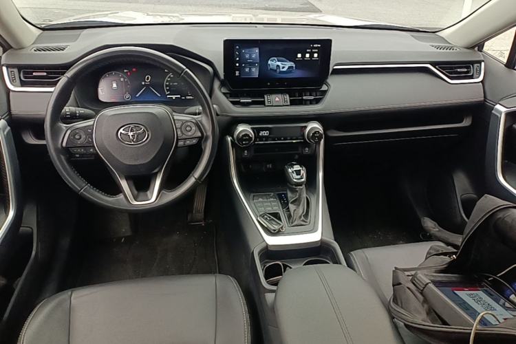 Used Toyota Wildlander 2023 2.0L CVT Two-Wheel Drive Luxury PLUS Edition Center Console