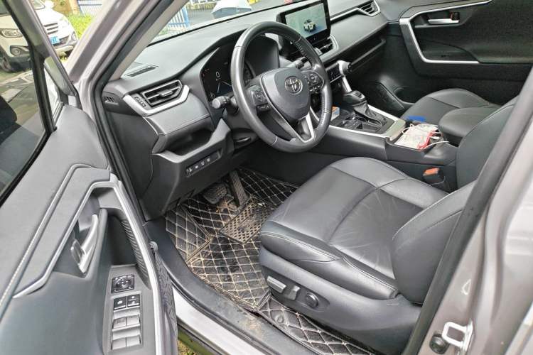 Used Toyota Wildlander 2023 2.0L CVT Two-Wheel Drive Luxury PLUS Edition Driver Seat