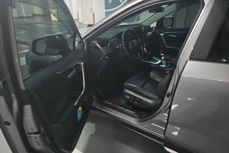 Used Toyota Wildlander 2023 2.0L CVT Two-Wheel Drive Luxury PLUS Edition Driver Seat