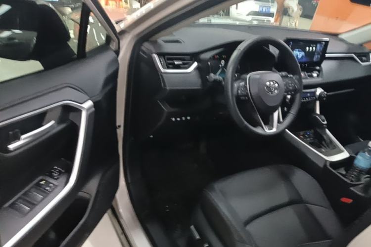 Used Toyota Wildlander 2023 Dual-Motor 2.5L E-CVT Two-Wheel Drive Luxury PLUS Edition Driver Seat