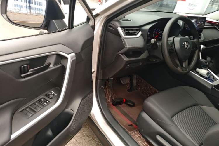 Used Toyota Wildlander 2023 2.0L CVT Two-Wheel Drive Leading Edition Driver Seat