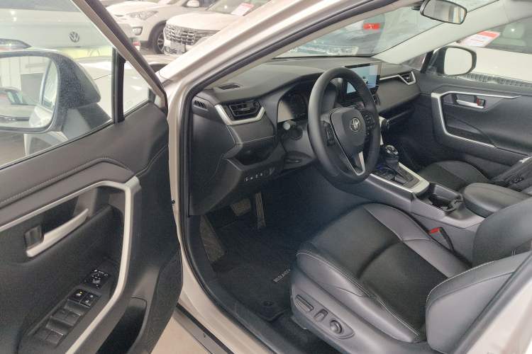 Used Toyota Wildlander 2023 2.0L CVT Four-Wheel Drive Luxury PLUS Edition Driver Seat
